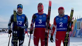 Большунов выиграл скиатлон у Устюгова и финишировал с флагштоком. Яркая гонка в Малиновке!