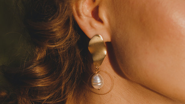 Сережки. Фото Unsplash/Kateryna Hliznitsova Сережки. Фото Unsplash/Kateryna Hliznitsova