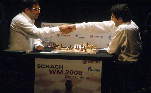 Вишванатан Ананд и Владимир Крамник. Фото Юрий Васильев, архив «СЭ» Вишванатан Ананд и Владимир Крамник. Фото Юрий Васильев, архив «СЭ»