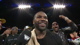 Мейвезер показал веселое шоу в Англии. Флойд не победил, но поиздевался над соперником