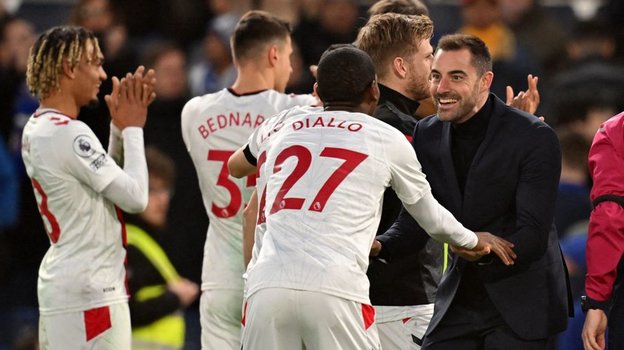 Рубен Сельес с игроками «Саутгемптона». Фото AFP Рубен Сельес с игроками «Саутгемптона». Фото AFP