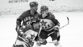 «Подсел на таблетки и закончил». Советский хоккеист зажигал в ЦСКА, но запил из-за смерти брата