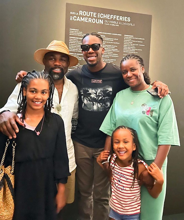 Лопес с дочерьми и женой. Фото из соцсетей тренера Лопес с дочерьми и женой. Фото из соцсетей тренера