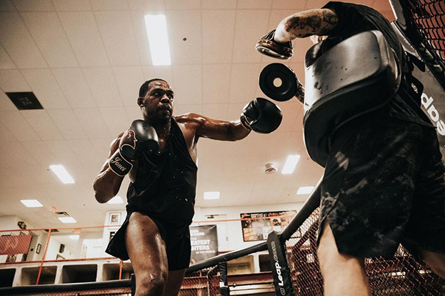 Джон Джонс. Фото из соцсетей бойца Джон Джонс. Фото из соцсетей бойца