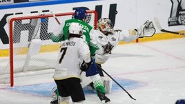 Первый матч — первая сенсация! Гениальный вратарь и 20-летний нападающий принесли «Адмиралу» победу в Уфе