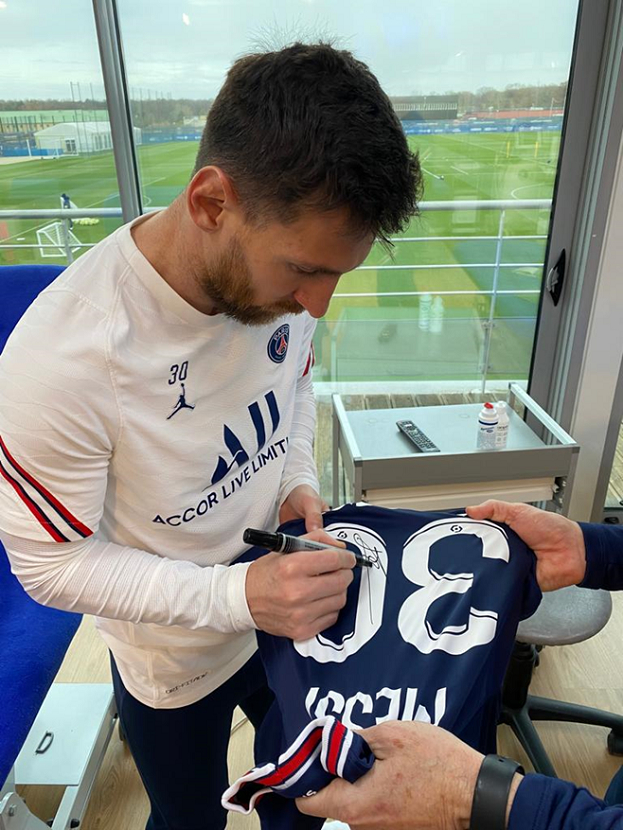 Автограф Лионеля Месси.