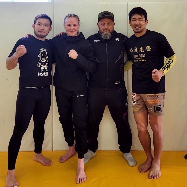 Валентина Шевченко с командой. Валентина Шевченко с командой