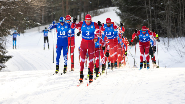 Александр Большунов. Александр Большунов во время гонки