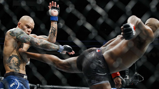 Джон Джонс и Энтони Смит.