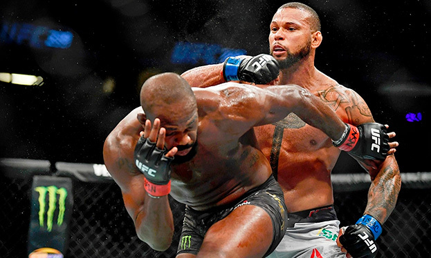 Джон Джонс и Тьяго Сантос.