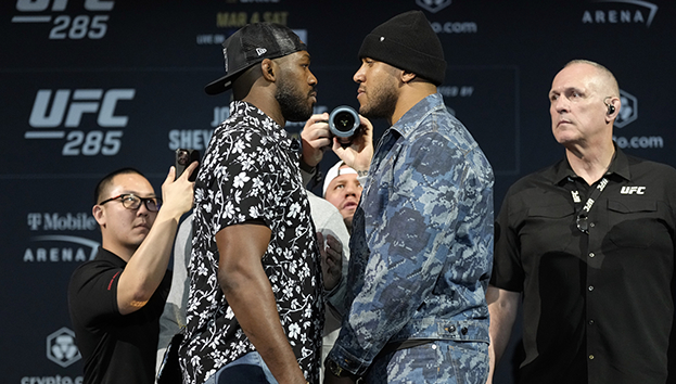 Джон Джонс и Сирил Ган.