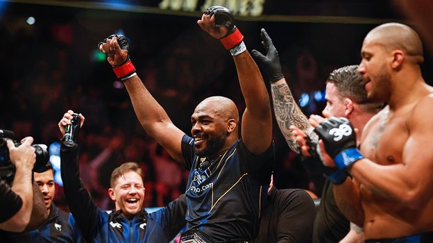 Джон Джонс.