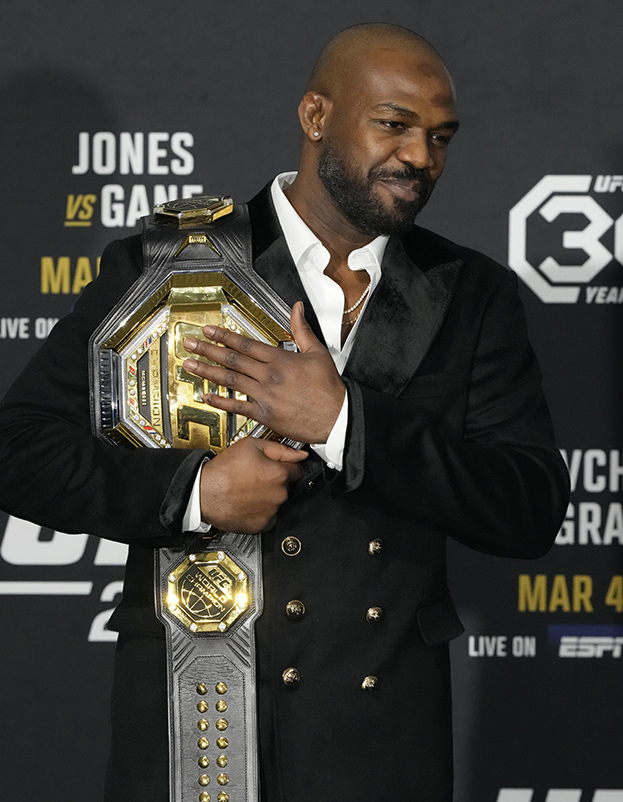 Джон Джонс.