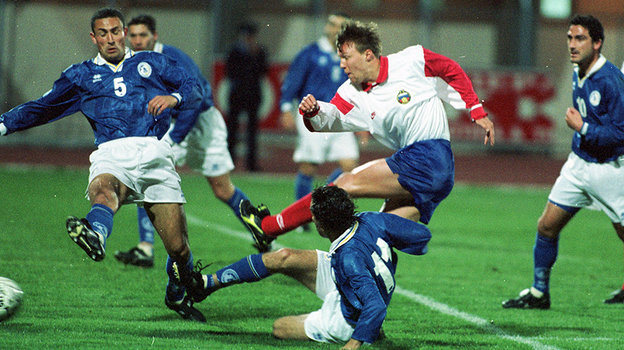 Игорь Колыванов в матче против сборной Кипра.