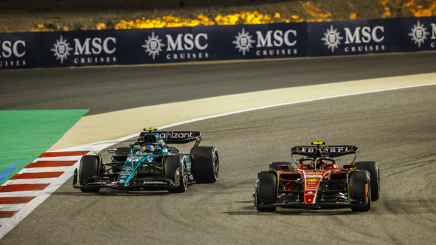 Фернандо Алонсо (номер 14).