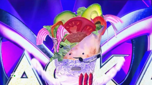 Евгения Медведева в костюме шаурмы. Фигуристка Евгения Медведева в костюме шаурмы