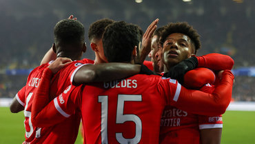 Игроки «Бенфики» в первом матче 1/8 финала Лиги чемпионов против «Бенфики».