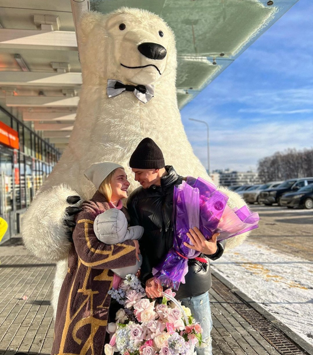 Иван Якимушкин с женой и ребенком. Иван Якимушкин с женой и ребенком