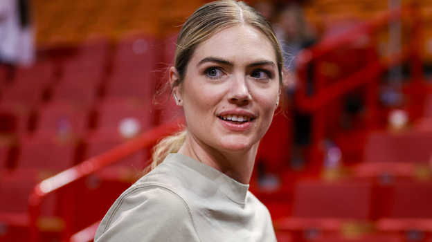 Кейт Аптон на баскетболе.