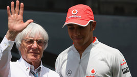 «Мы должны были лишить его титула». Экс-босс «Формулы-1» жалеет, что подарил Хэмилтону его первое чемпионство