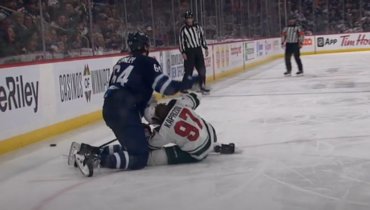 «Бездарный придурок выводит из игры суперзвезду». Болельщики наехали на канадца из-за травмы Капризова