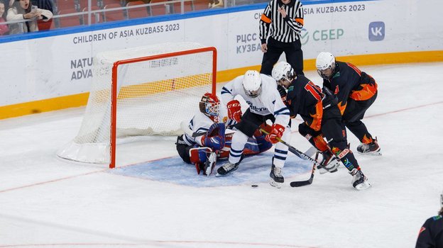 В программе турнира был и хоккей.