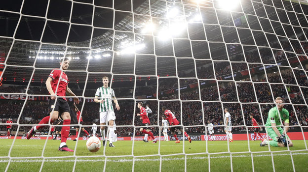 Футболист Сердар Азмун.