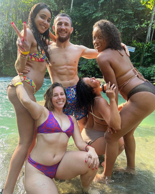 Мераб Двалишвили с девушками на Ямайке. Мераб Двалишвили с девушками на Ямайке