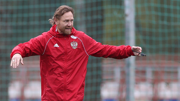 Валерий Карпин.