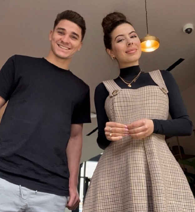 Хулиан Альварес и Сара Дуке. Хулиан Альварес и Сара Дуке