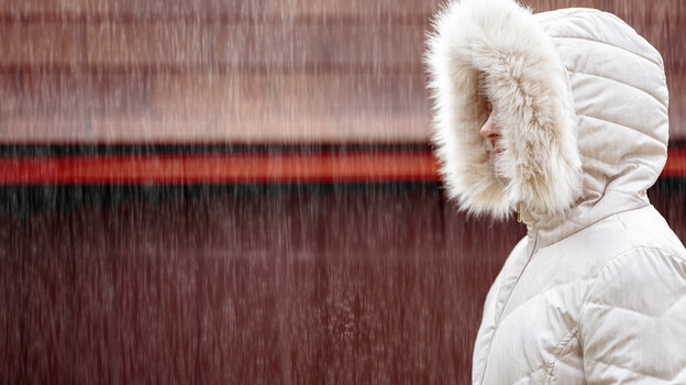 Светлая крутка под дождем.