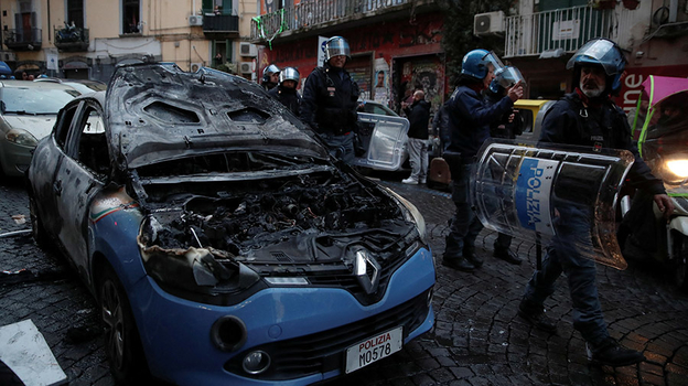 Беспорядки в Неаполе.