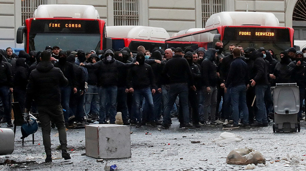 Беспорядки в Неаполе.