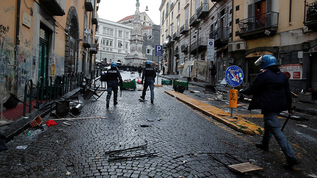 Беспорядки в Неаполе.