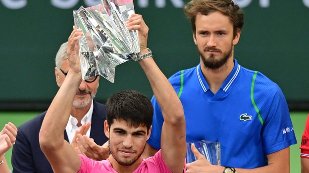 Карлос Алькарас и Даниил Медведев на награждении.