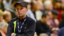 «Это противоречит убеждениям набожного католика». Звездный американский тренер не признается в приставаниях к спортсменкам