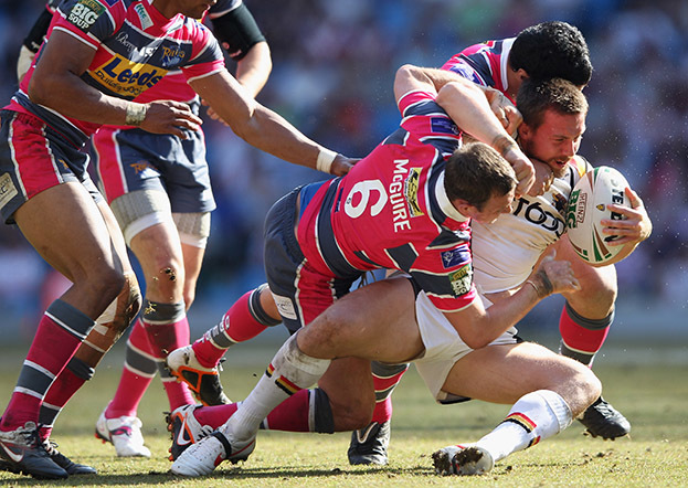 Брин Харгривс (в белом).