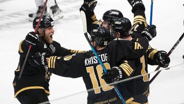 Игроки «Адмирала» в матче с «Ак Барсом».