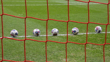 Футбольные мячи в Англии.