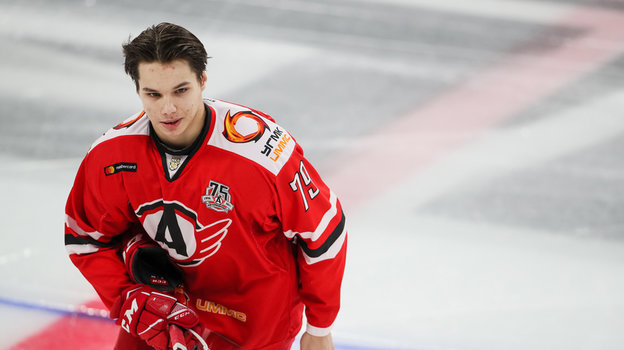 Нападающий «Автомобилиста» Виктор Неучев.