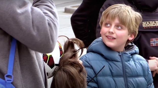 Кадр видео YouTube-канала Cristiano Ronaldo — ROC Live Life Loud.