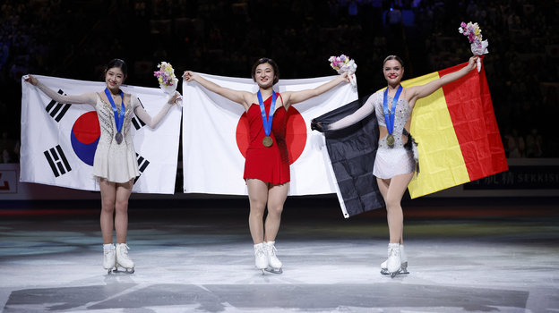 Ли Ха Ин, Каори Сакамото и Луна Хендрикс (слева направо).