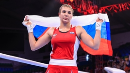 18-летняя россиянка выиграла ЧМ по боксу. Когда ее чествовали, вместо гимна РФ включили концерт Чайковского