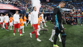 Футболисты сборной России выходят на матч против сборной Ирака