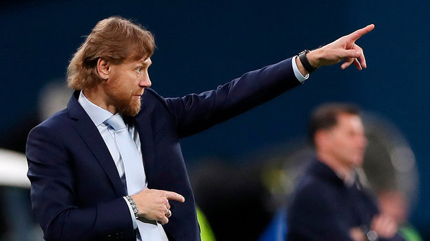 Валерий Карпин. Главный тренер сборной России Валерий Карпин.