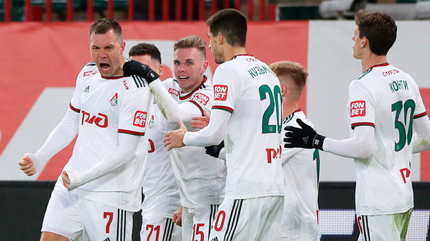 Артем Дзюба. Артем Дзюба и футболисты «Локомотива».