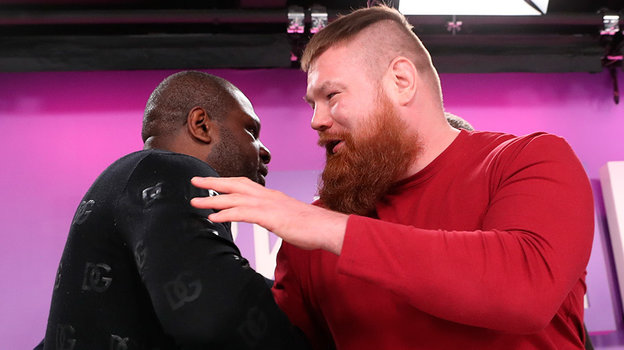 Кевин Джонсон и Вячеслав Дацик. Бойцы Кевин Джонсон и Вячеслав Дацик на пресс-конференции перед боем.