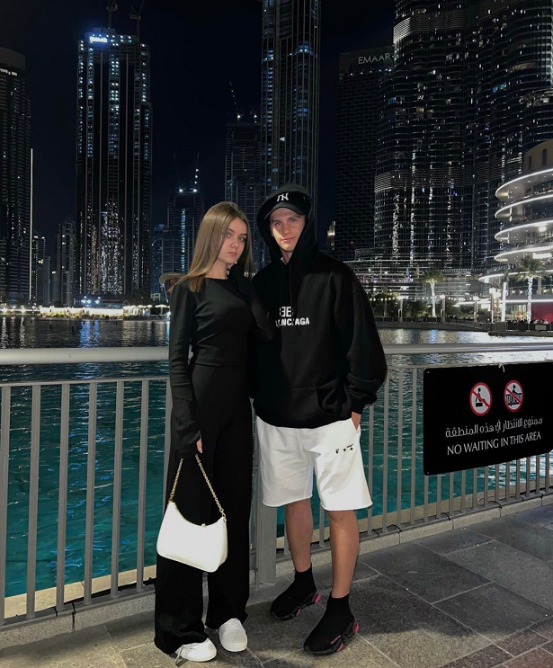 Сергей Пиняев с девушкой Наталией.