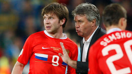 Иван Саенко и Гус Хиддинк в сборной России.