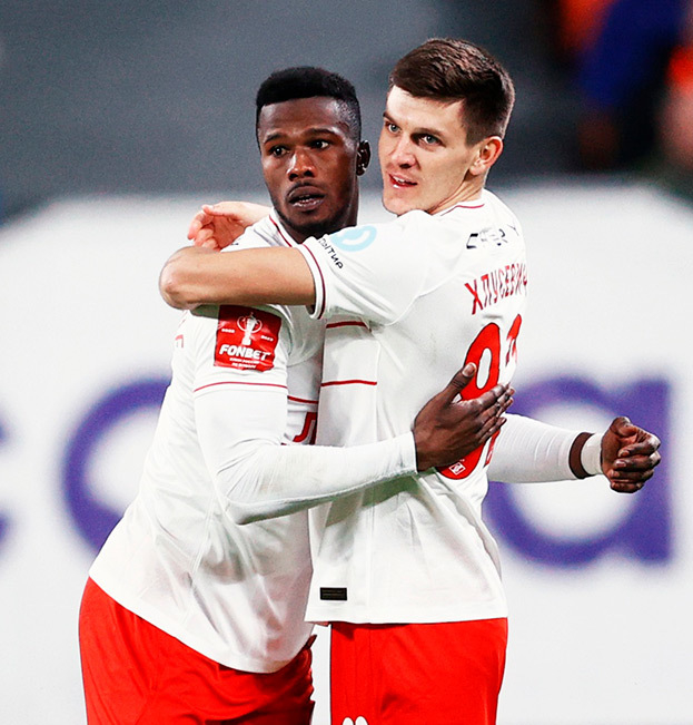 Кейта Бальде и Даниил Хлусевич. Футболисты «Спартака» Кейта Бальде и Даниил Хлусевич.